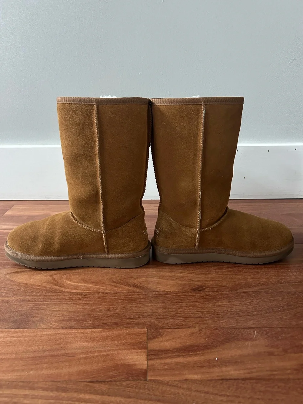 Koolaburra by UGG Victoria Tall Boots Kids Size 3 Chestnut Brown Like New Cozy